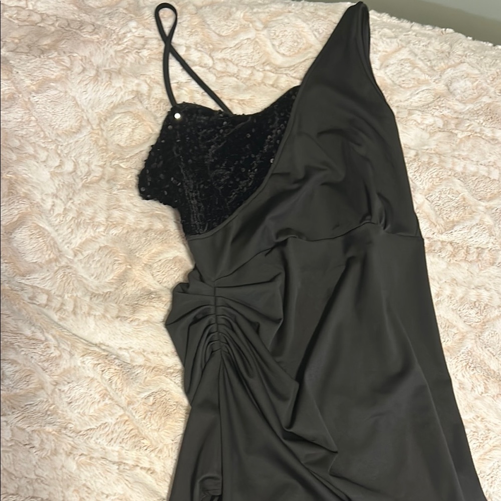 Elegant Black One-Shoulder Dress